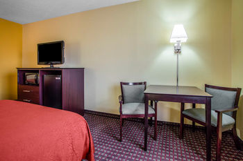 Hotel Quality Inn Central Wisconsin Airport