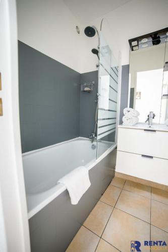 Apartamento L'auriasquepiscinebalconparking Priv�clim
