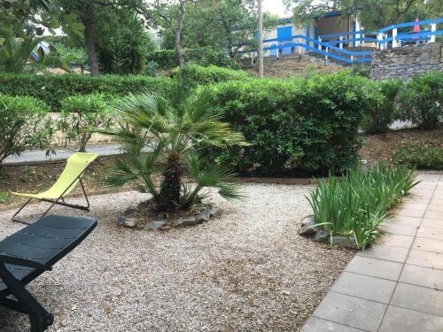 Chalet � Gassin Au Calme Sous Les Pins