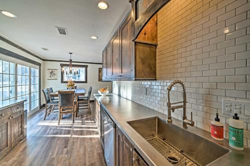 Rustic-chic Apartment With Gas Grill 20 Mi To Msu!