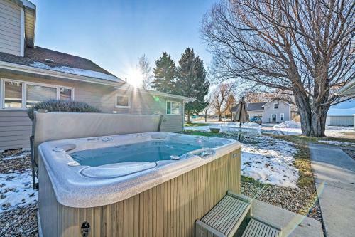 Spacious Montana Getaway, 35 Mi To Bridger Bowl!