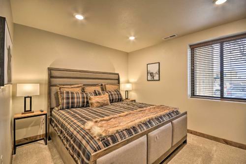 Modern Townhome With Rooftop Deck And Hot Tub!