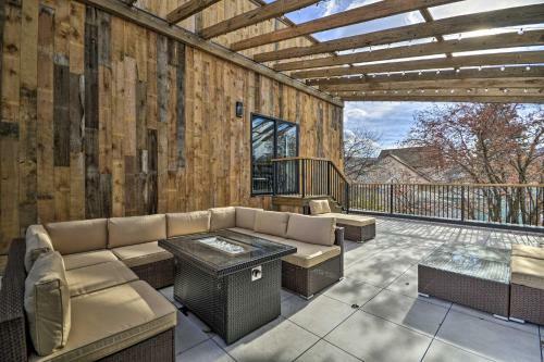Modern Townhome With Rooftop Deck And Hot Tub!
