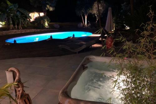 Pau Villa 250m2 Piscine Et Jacuzzy.