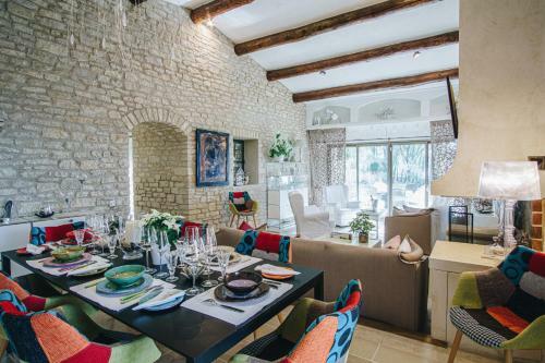 Maison Situ�e En Campagne Et Au Calme � Gordes