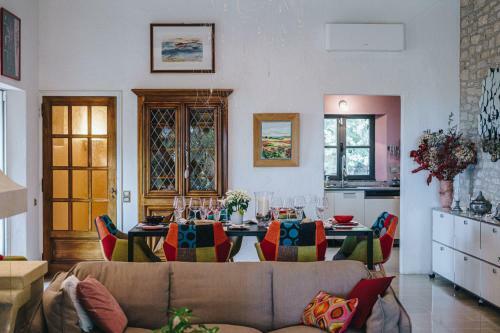 Maison Situ�e En Campagne Et Au Calme � Gordes