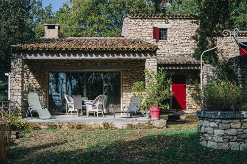 Maison Situ�e En Campagne Et Au Calme � Gordes