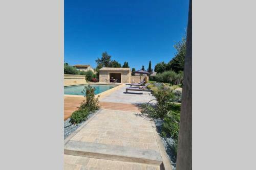 Le Cabanon de Nans. G�te de Charme En Provence.