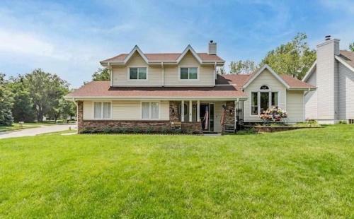 Private Room In Popular Millard Area West Omaha