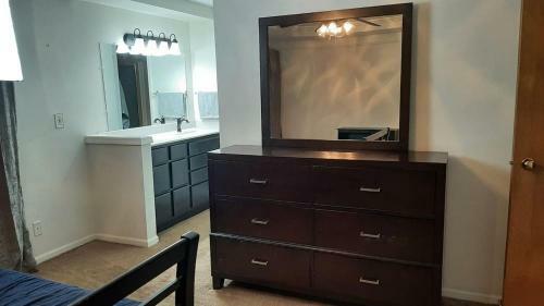 Private Room In Popular Millard Area West Omaha