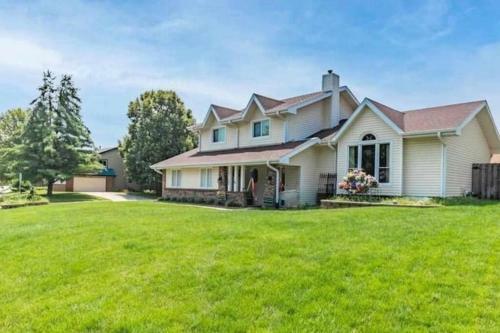 Private Room In Popular Millard Area West Omaha