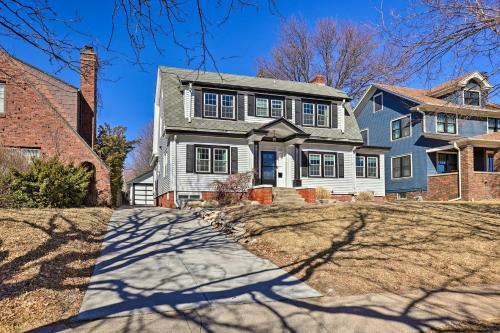 Luxe Omaha Home With Yard - 3 Mi To Downtown!