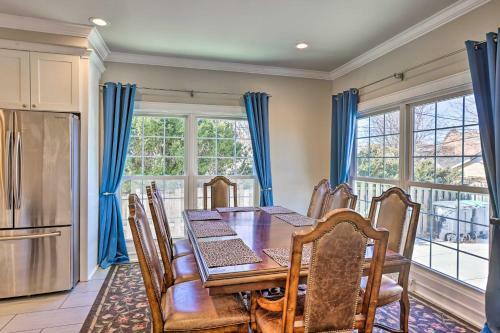 Luxe Omaha Home With Yard - 3 Mi To Downtown!