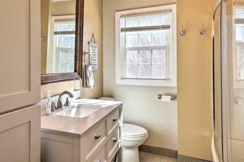 Luxe Omaha Home With Yard - 3 Mi To Downtown!