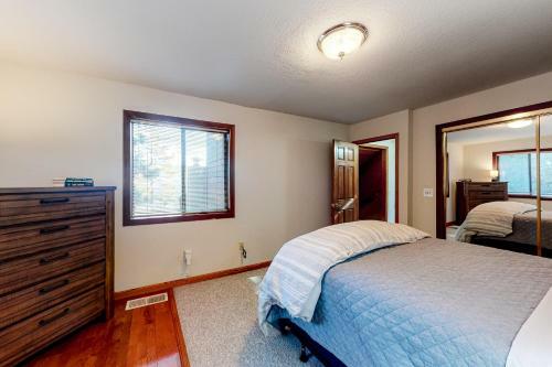 Lake View Chalet