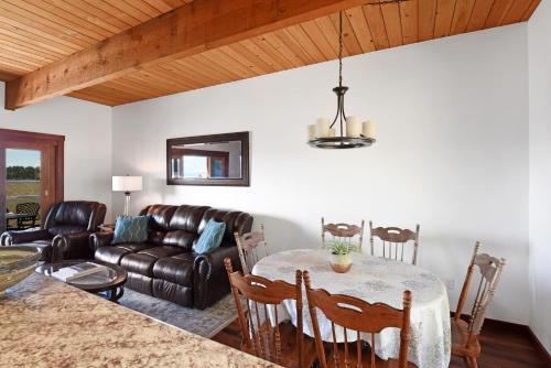 Lakeshore Terrace Delight