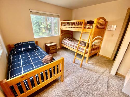 Beautiful 3500sf Lake Tahoe Home W/ Open Layout
