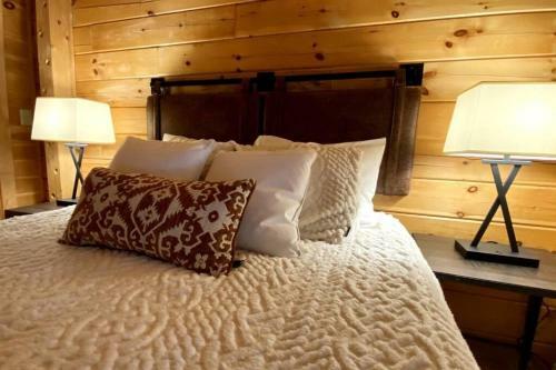 Pinewood Lodge Cozy Pet Friendly Log Cabin