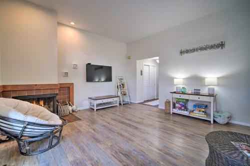 Apartamento Seabreeze Condo With Fireplace, Close To Beach!