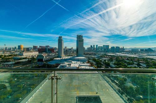 Apartamento Strip View Luxury Condo Balcony, Kitchen, Pool