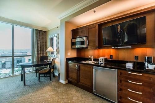 Signature Suites By Voyargo Strip View Studio 0619