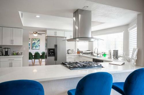 Lux Escape 6br, 3ba, Pool, Spa And Mini Golf 31 Days Only