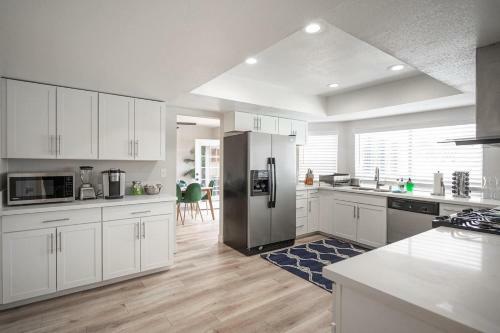 Lux Escape 6br, 3ba, Pool, Spa And Mini Golf 31 Days Only