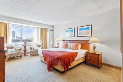 Posada Cozysuites Showboat Modern Beachside Hotel Room