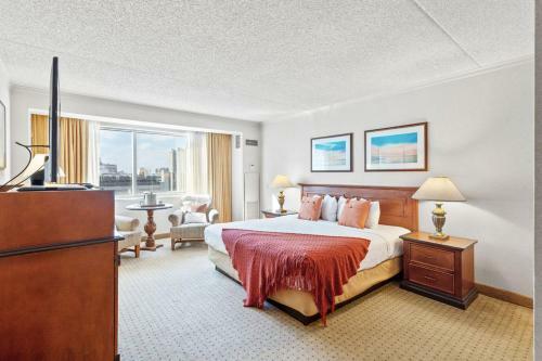Posada Cozysuites Showboat Modern Beachside Hotel Room