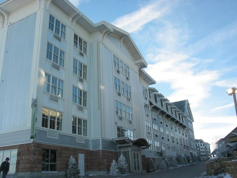 Hotel Expedition Station