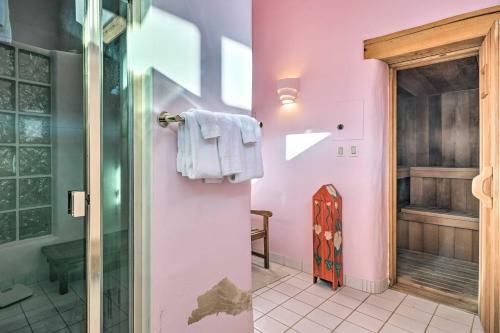 El Prado Home With Hot Tub, Panoramic Mtn Views