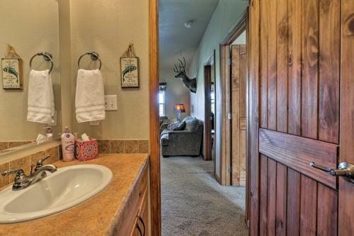 Cozy Ski Cabin With Deck Near Taos Ski Valley!