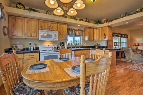 Cozy Ski Cabin With Deck Near Taos Ski Valley!