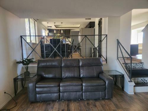 Nice Home Near I10, 4 Bedroom, 9ppl, Westside