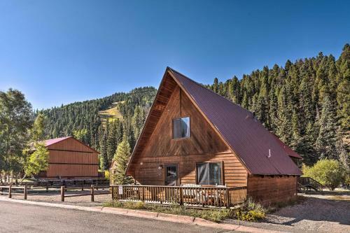 Ski-in And Ski-out Red River Cabin With Mtn Views!