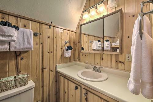 Ski-in And Ski-out Red River Cabin With Mtn Views!