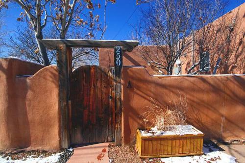 Comfort On Closson - Near Plaza - Fire Pit - Patio