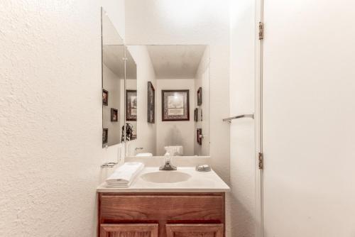 Pinon Park A2, 3 Brs, Deck, Fireplace, Wi-fi, Pets, Sleeps 6