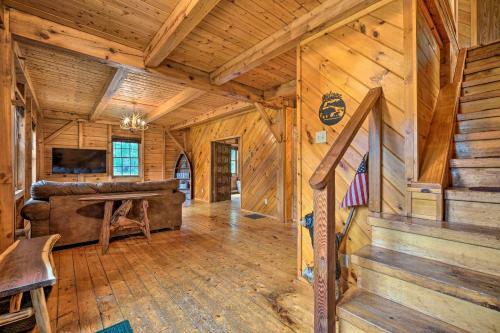 Exquisite Cabin With Deck And Fire Pit, 10 Mi To Lake