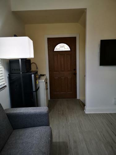 Den & Family Rm With 1 Bedroom