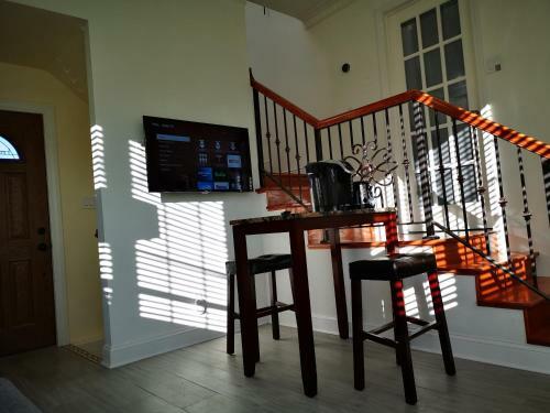Den & Family Rm With 1 Bedroom