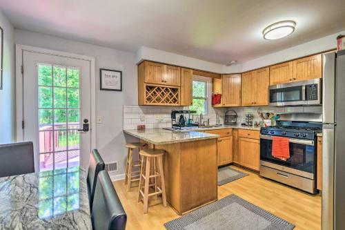 Quaint Home With Deck - 20 Mi To Dtwn Rochester