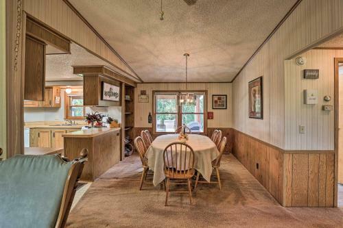 Charming Burdett Home With Grill, Gazebo And Yard