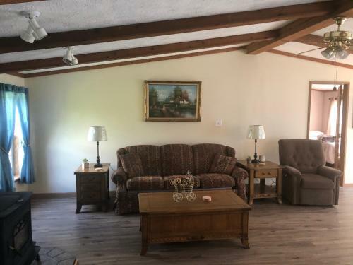 Cozy Getaway Cottage - Catskills Peaceful Hideaway