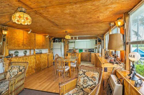 Cozy Cottage On Caroga Lake With Waterfront Fire Pit