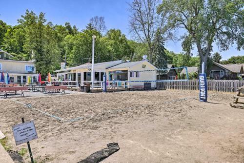 Apartamento Lakefront Apt With Dock Steps To Dine And Swim!