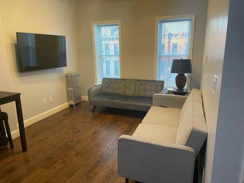 Halsey Manor: Luxurious 2-bedroom Apartment