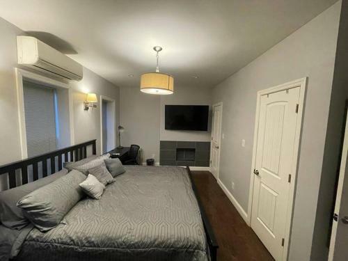 Halsey Manor: Luxurious 2-bedroom Apartment