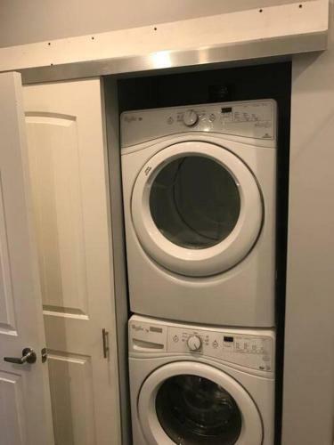 Halsey Manor: Luxurious 2-bedroom Apartment