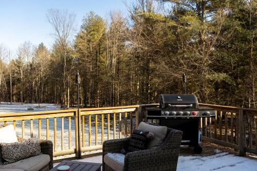 Hostal Industrial Chic Catskills All-season Getaway